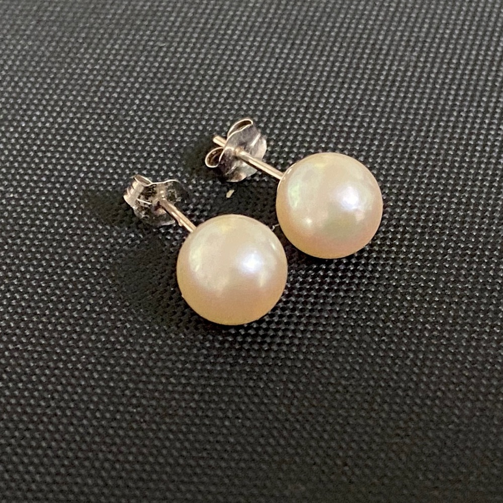 Freshwater Pearl Earrings 8mm AAA